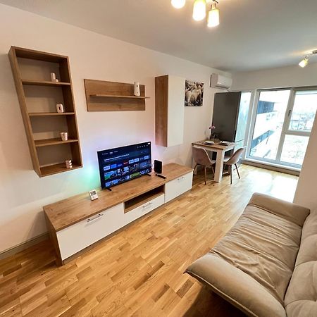 Airport Flyhub Chic Apartment Iasi Esterno foto