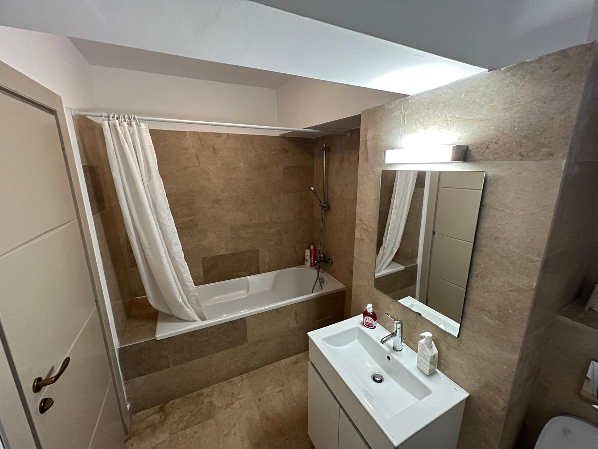 Airport Flyhub Chic Apartment Iasi Esterno foto
