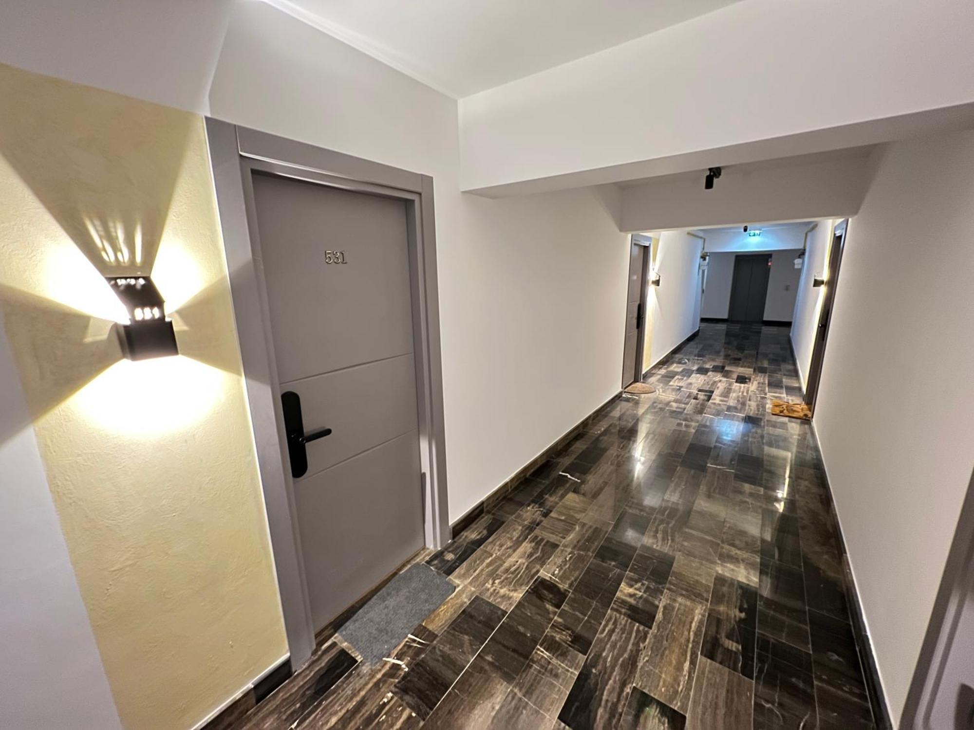 Airport Flyhub Chic Apartment Iasi Esterno foto