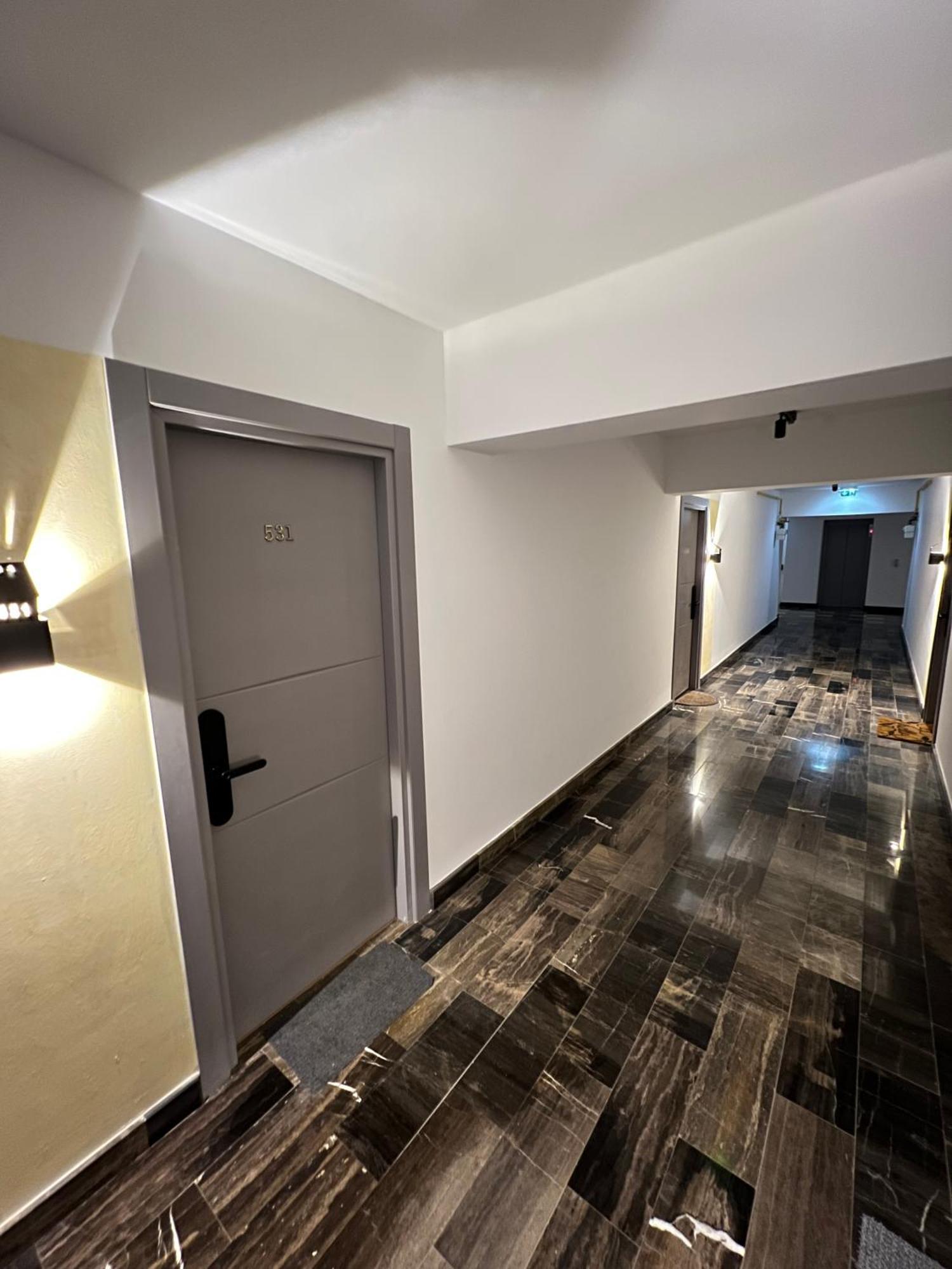 Airport Flyhub Chic Apartment Iasi Esterno foto