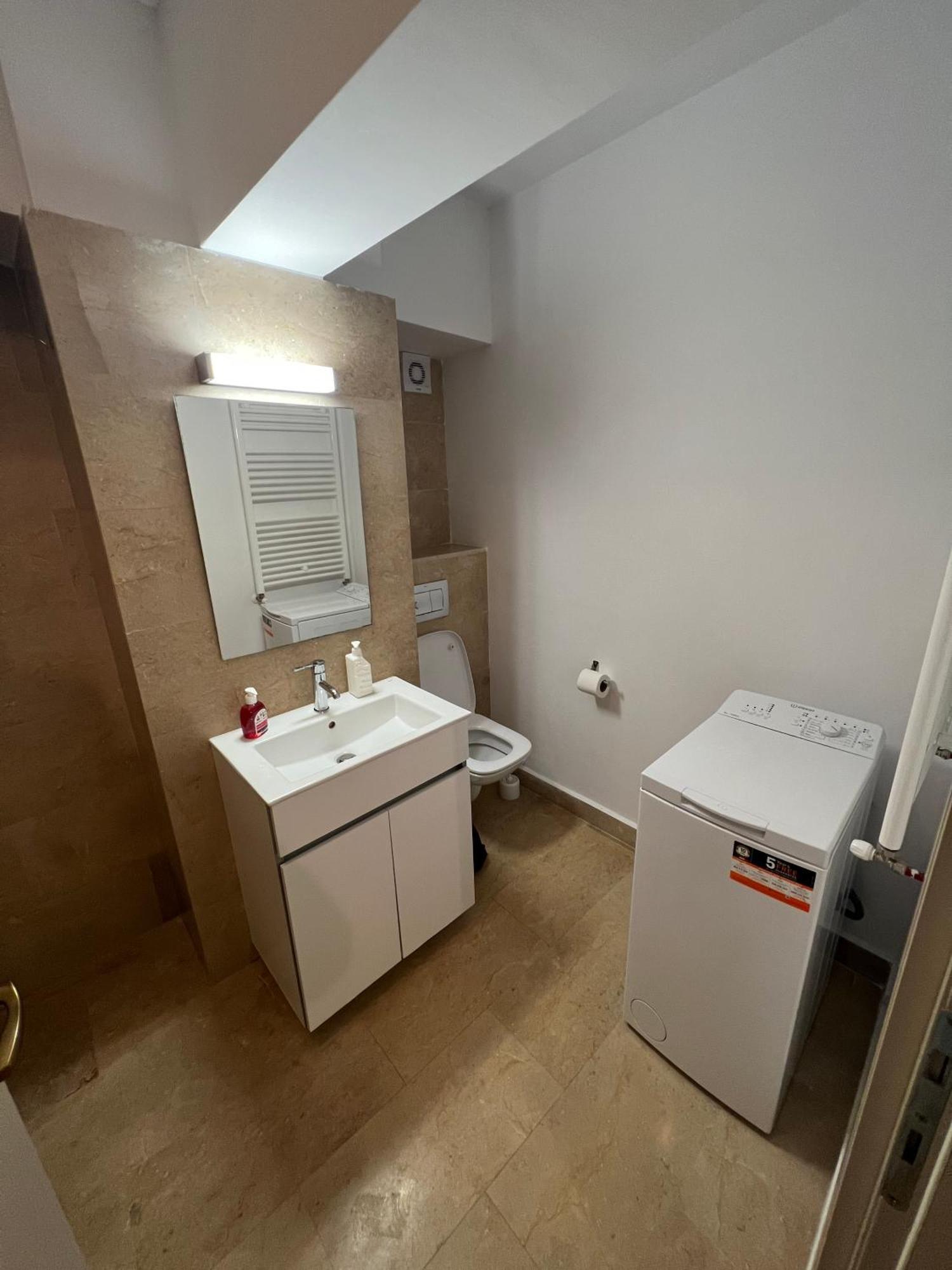 Airport Flyhub Chic Apartment Iasi Esterno foto