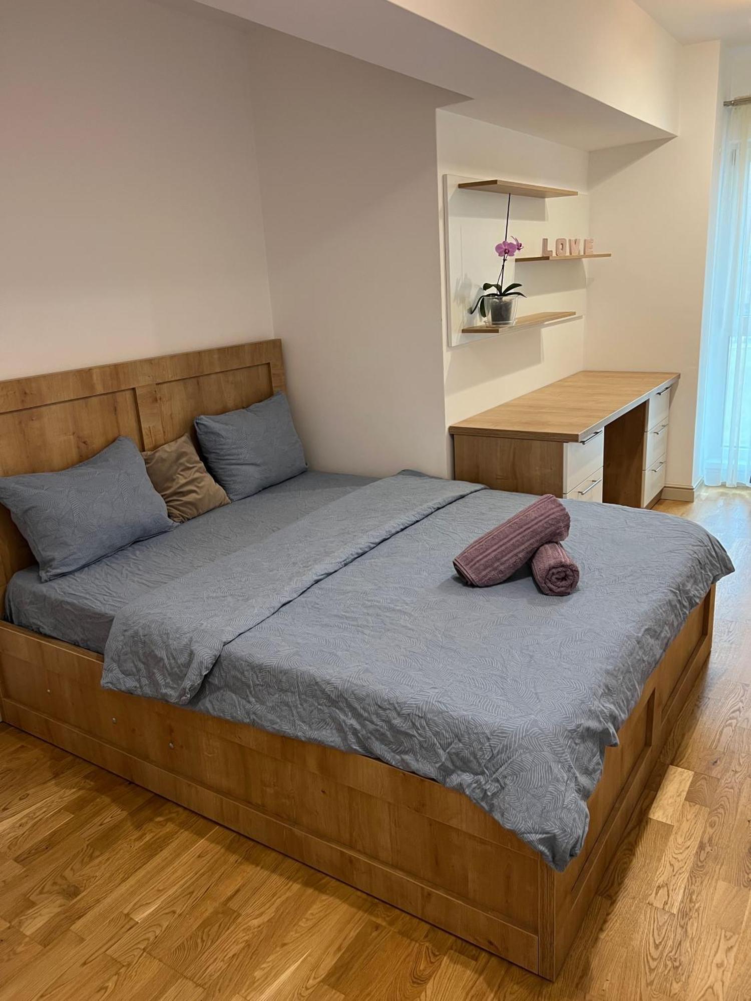 Airport Flyhub Chic Apartment Iasi Esterno foto