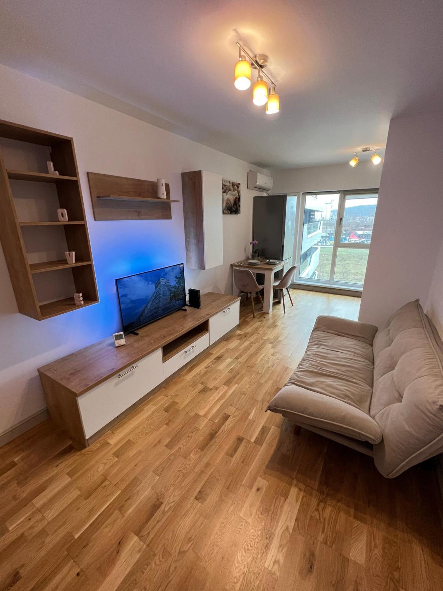 Airport Flyhub Chic Apartment Iasi Esterno foto